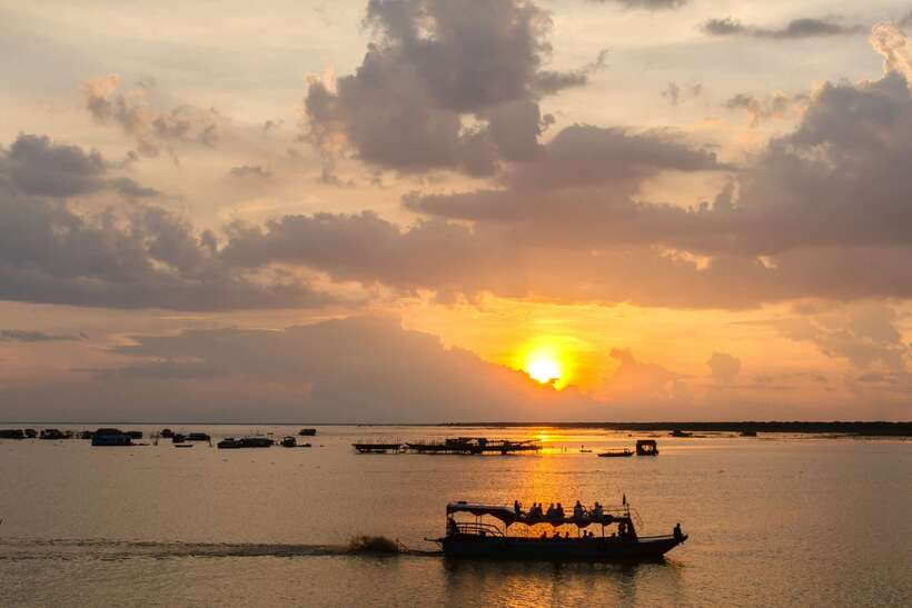 Sunset Dinner Tour: Tonle Sap Lake Floating Village - The small boat into Tonle Sap