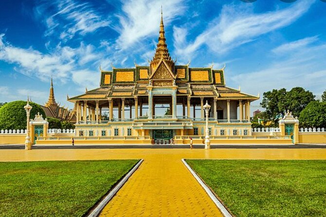 Taxi Siem Reap to Phnom Penh-English Speaking Driver - Food, restrooms, and comfort breaks