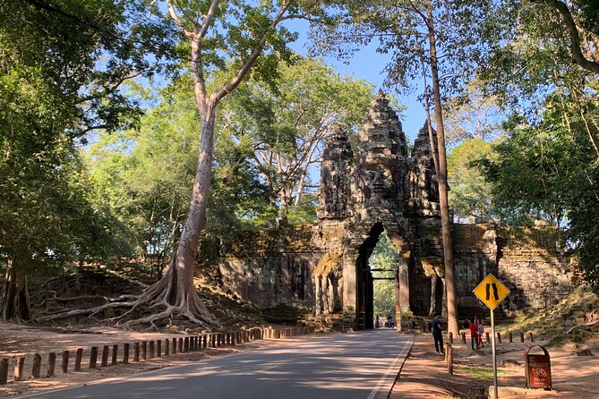 Taxi Siem Reap to Phnom Penh-English Speaking Driver - Leaving Siem Reap with a local driver