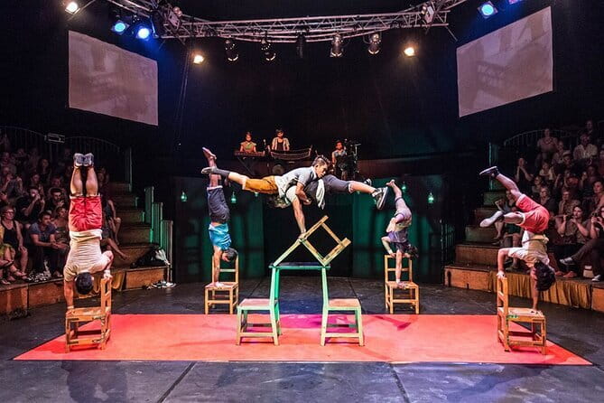 The Cambodian Circus Show and Pub Street Night Market - Getting there by tuk-tuk or car