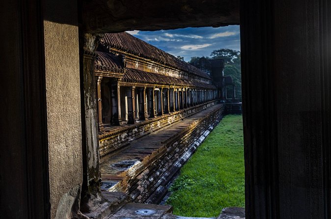 The Magnificent Angkor Wat - Heat, clothing, food, and the real pace