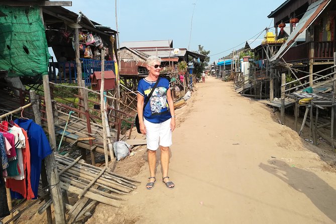 War Museum, Killing Field and Floating village ( Chong Kneas) Tour - Wat Thmey and the killing fields of Siem Reap